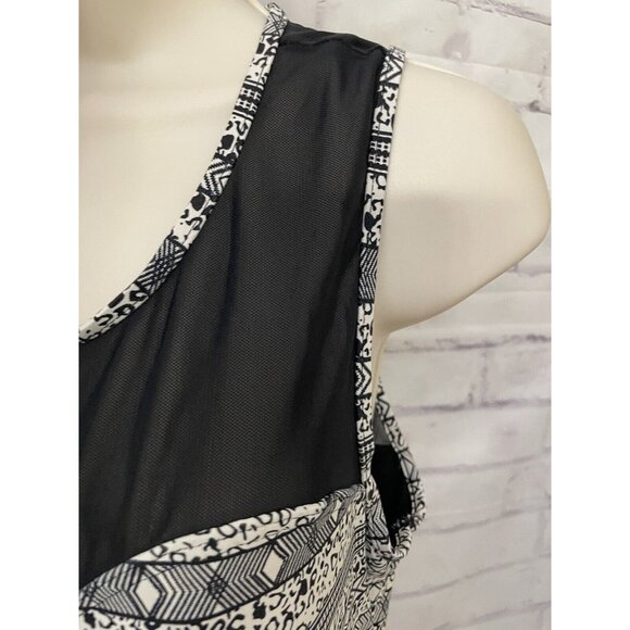 Nip tuck Swim Black White One piece Swimsuit‎ Multi Cup USA Size 12 Slimming - Picture 2 of 8